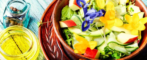 Ehető virágok saláta — Stock Fotó