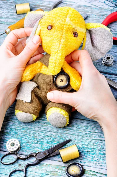 El yapımı oyuncak fil — Stok fotoğraf