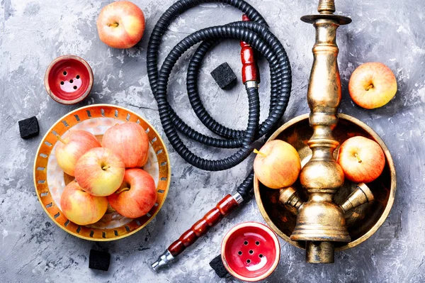 Hookah with apple for relax — Stock Photo, Image