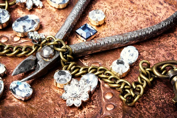 Elaboración de joyas artesanales — Foto de Stock