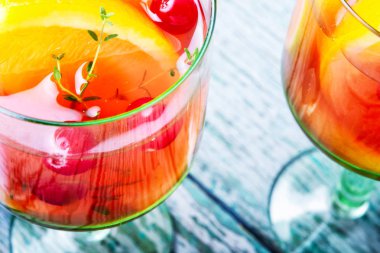 Mulled şarap içecek