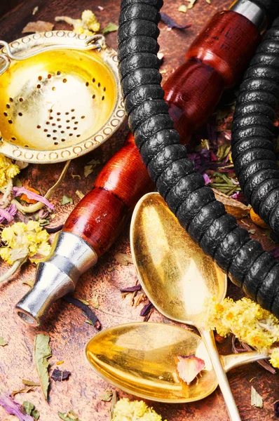 Asian tobacco hookah with floral tea aroma — Stock Photo, Image