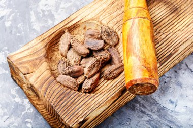 Bütün siyah kakule tohumu