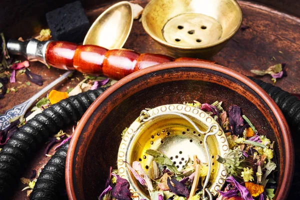 Hokah de tabaco asiático con aroma de té floral — Foto de Stock