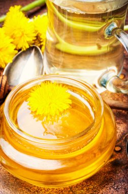 Sağlıklı dandelion bal ve çay