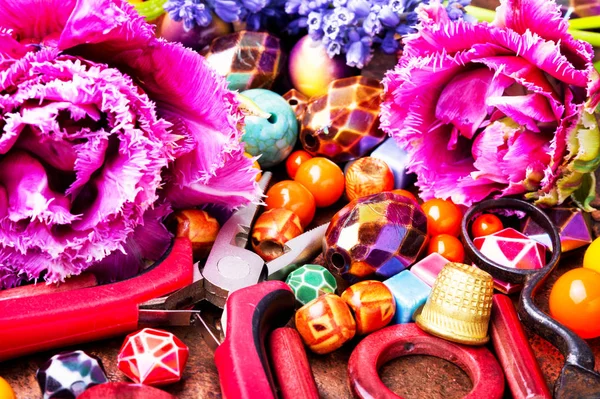 Beads and tulip — Stock Photo, Image