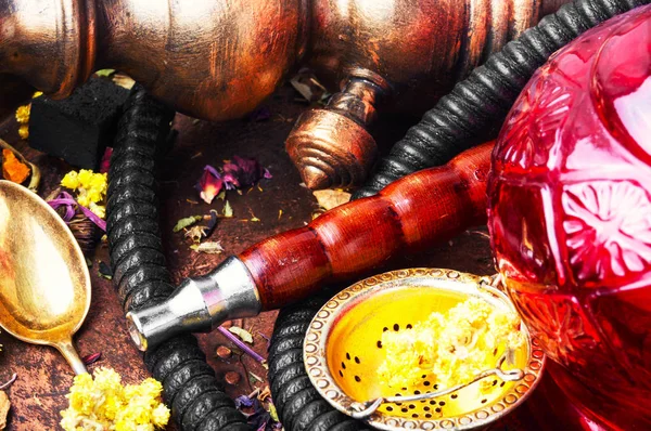 Hookah tabaco oriental com aroma de chá floral — Fotografia de Stock