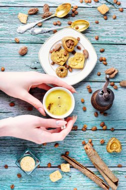 Türk kahve ve kavrulmuş fasulye fincan