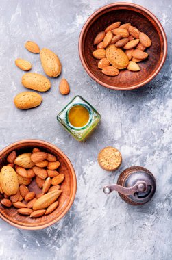 Şişe ve fındık, badem yağı