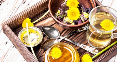 Karahindiba ve çay tatlım