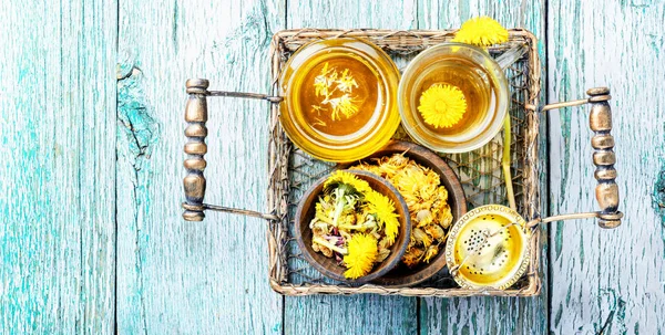 Sağlıklı dandelion bal ve çay — Stok fotoğraf