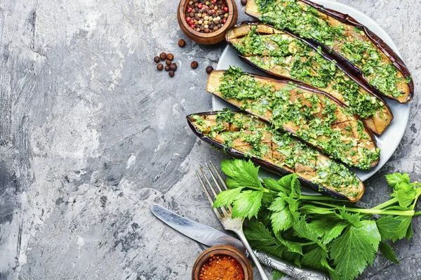 Halfgebakken aubergine — Stockfoto