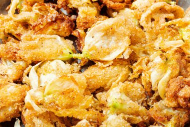 Kızarmış yukka çiçekleri.