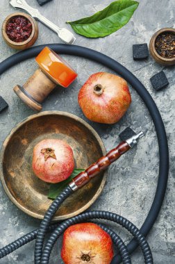 Sigara içilen bir nargileyle ilgili detaylar.