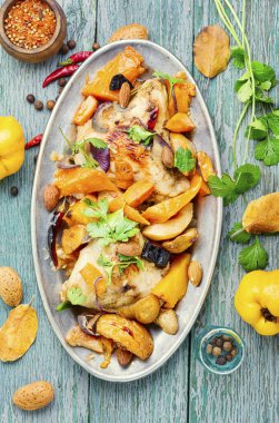 Kabak pişmiş tavuk.