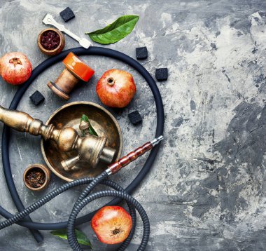 Sigara içilen bir nargileyle ilgili detaylar.