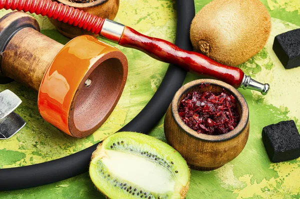 Hookah oriental com kiwi frutas — Fotografia de Stock