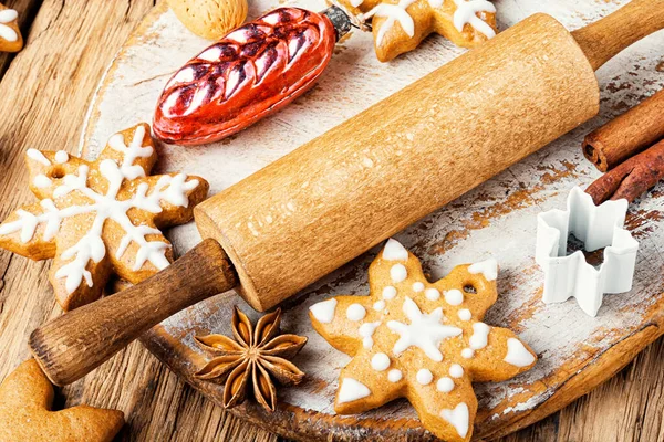 Weihnachtsplätzchen gebacken — Stockfoto