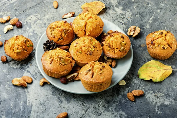 Geurende zelfgemaakte gebak, muffins. — Stockfoto