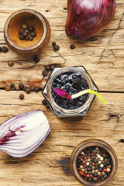 Zwiebelmarmelade im Glas — Stockfoto