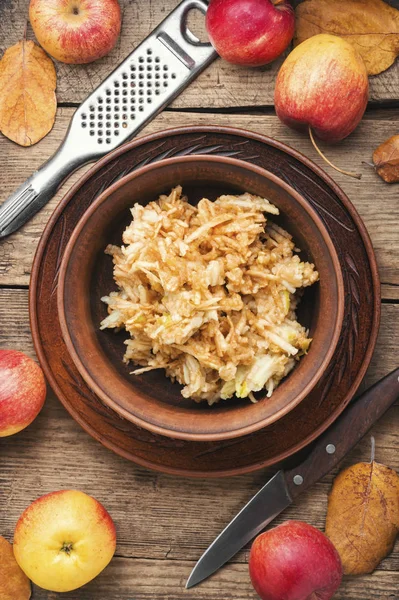 Grated ripe apples — Stock Photo, Image