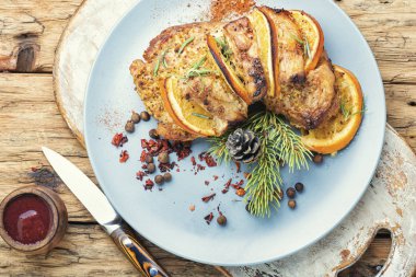 Portakallı fırında et.