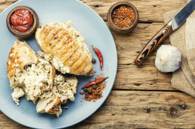 Peynirli tavuk göğsü.