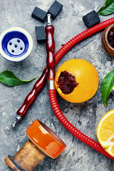 Hookah with orange tobacco. — 图库照片