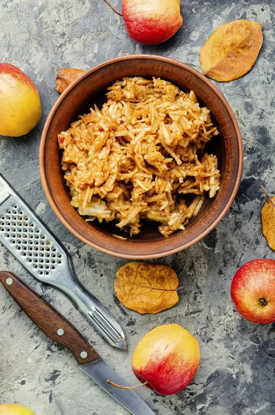 Geriebene reife Äpfel — Stockfoto