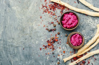 Baharatlı horseradish sos