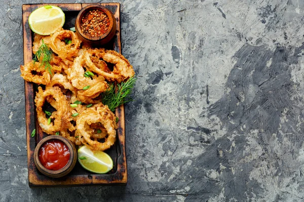 Crispy fried squid rings — Stock Photo, Image