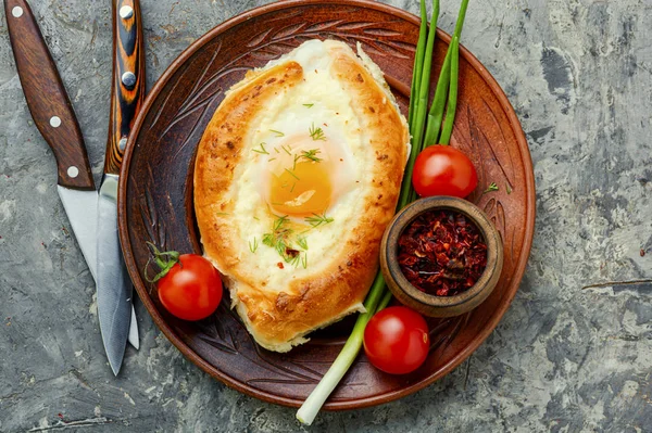 Khachapuri in Georgian cuisine — Stock Photo, Image