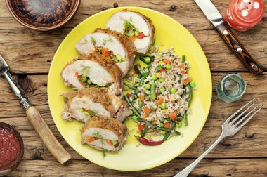 Sebzelerle doldurulmuş tavuk