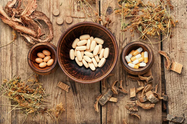 Vitamins, tablets and pills — Stock Photo, Image