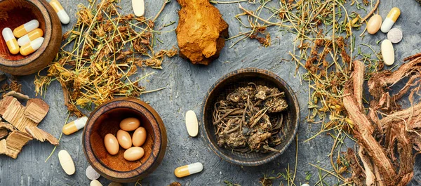 Herbal medicine in pill — Stock Photo, Image