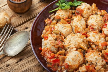 Domates soslu köfte..