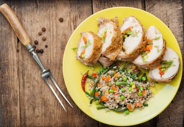 Sebzelerle doldurulmuş tavuk