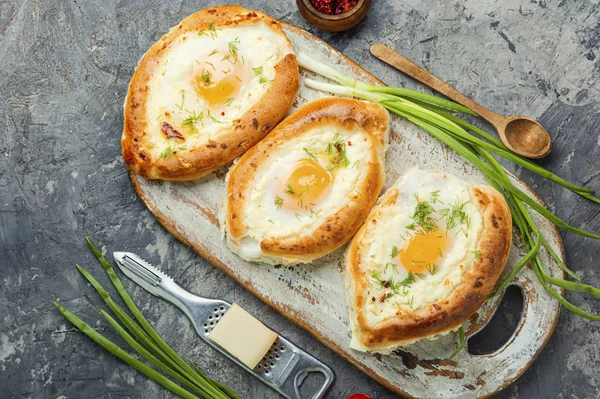 Khachapuri dans la cuisine géorgienne — Photo