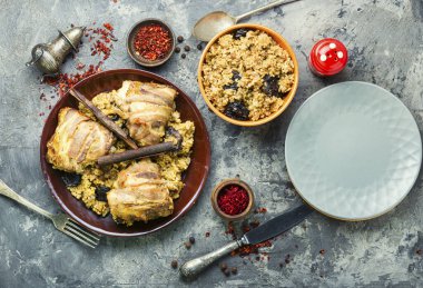 Tavuk budu ve yulaf lapası.