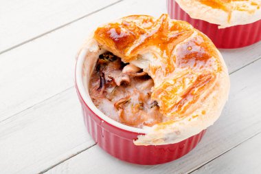 Deniz ürünleri çorbası veya jülyen çorbası..