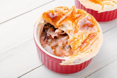 Deniz ürünleri çorbası veya jülyen çorbası..