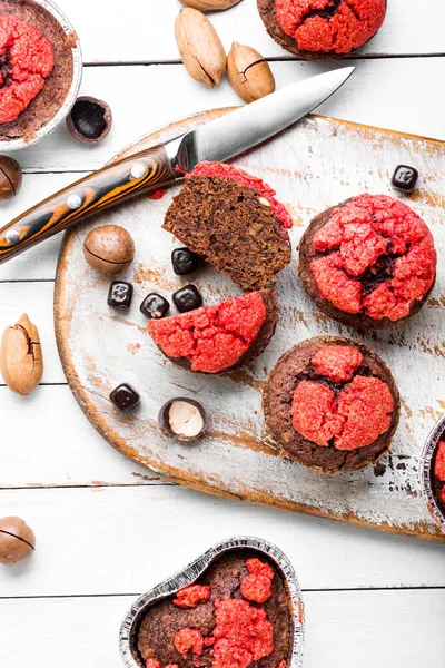 Domácí Lahodné Muffiny Oříšky Čokoládou — Stock fotografie