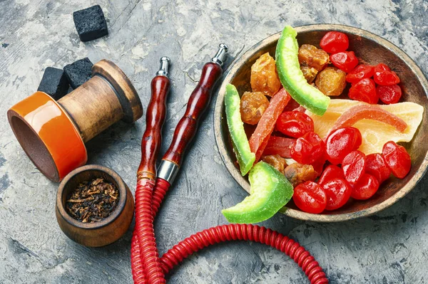 동양의 담뱃잎 과차샤 담배의 통조림 Shisha 이국적 과일들 — 스톡 사진