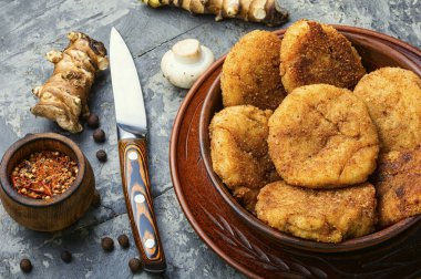 Kudüs enginarı ve mantarlı sağlıklı sebze pirzolası.