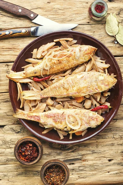 Mullet Fish Fried Horseradish Roots Jerusalem Artichoke Delicious Fry Asian — стокове фото