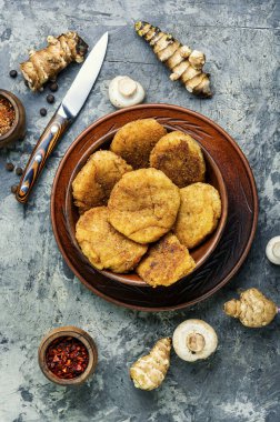 Kudüs enginarı ve mantarlı sağlıklı sebze pirzolası.