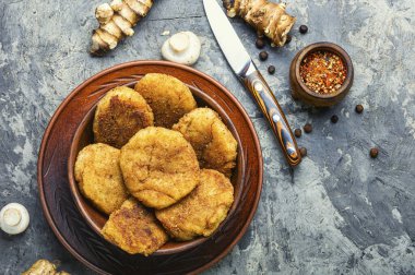 Kudüs enginarı ve mantarlı sağlıklı sebze pirzolası.