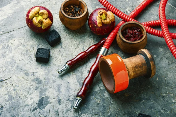 Narguilé Oriental Fumeur Avec Tabac Narguilé Avec Arôme Mangoustan Fruit — Photo