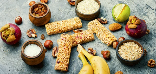 Granola Energierepen Met Gedroogd Fruit Banaan Noten Energie Sport Ontbijt — Stockfoto