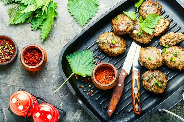 Boulettes Ortie Maison Appétissantes Cuites Dans Une Poêle Griller — Photo